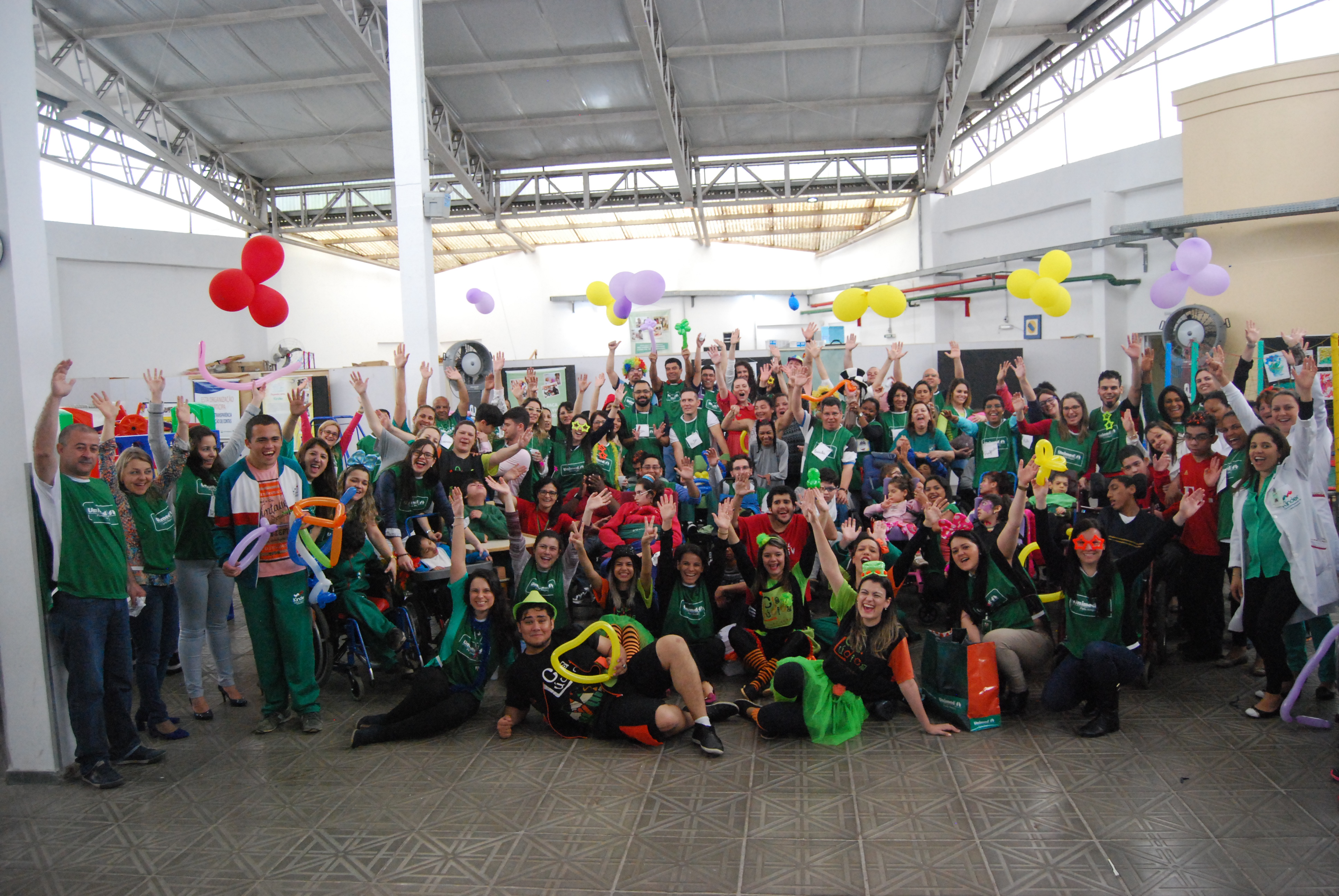 Foto dos voluntários do projeto Juntos pelo Cuidar