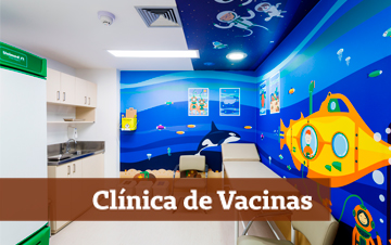 Foto da sala de aplicação de vacinas da Clínicas de Vacinas com decoração lúdica do fundo do mar para crianças